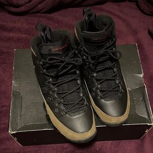 Jordan Kids Sneakers in Black and Tan